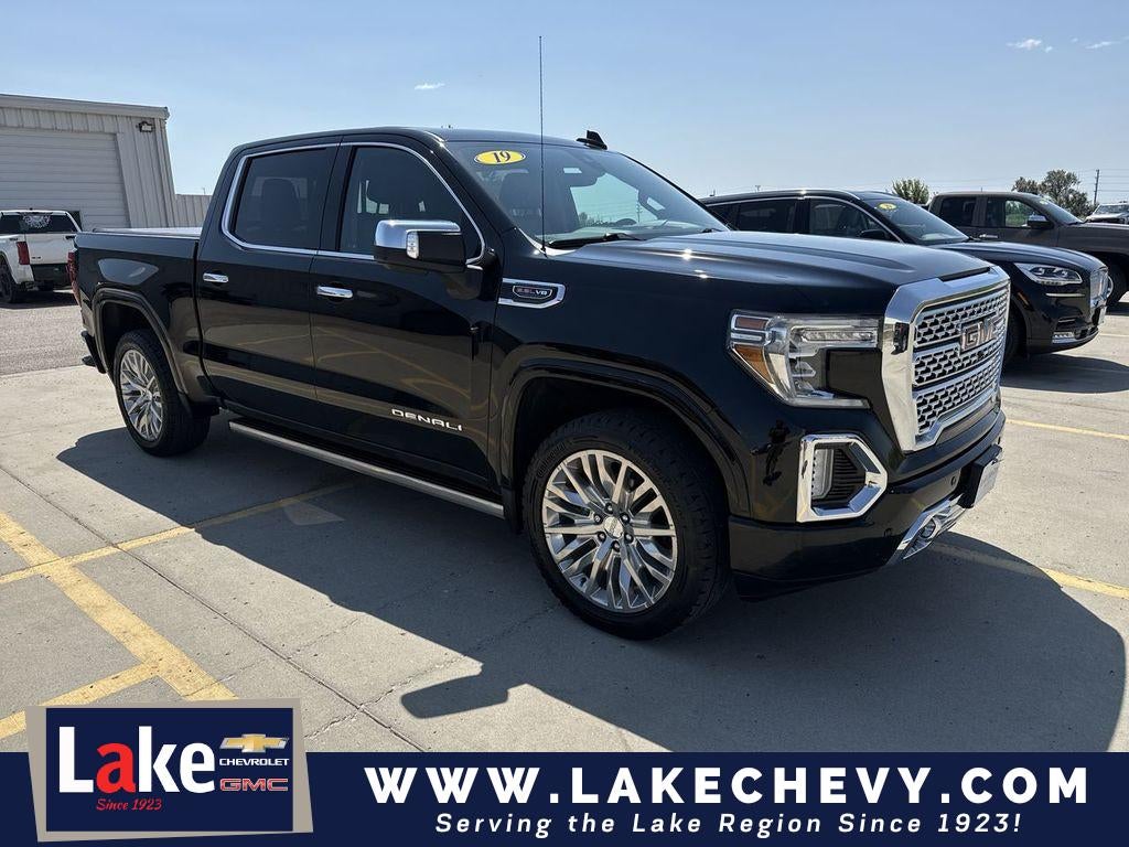 2019 GMC Sierra 1500 Denali in Onyx Black — front three-quarter view